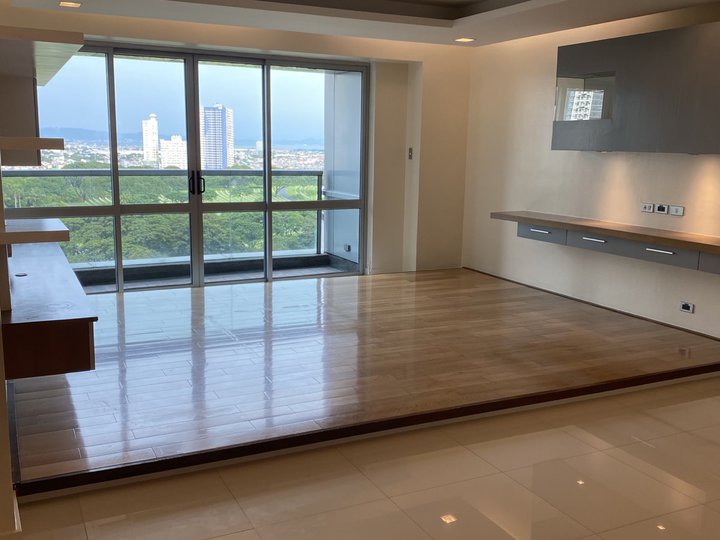 2-bedroom, semi-furnished condo apartment with 1 parking space for rent in Regent Parkway, BGC