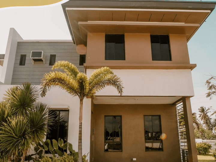 5-bedroom Single Attached House For Sale in Lipa Batangas