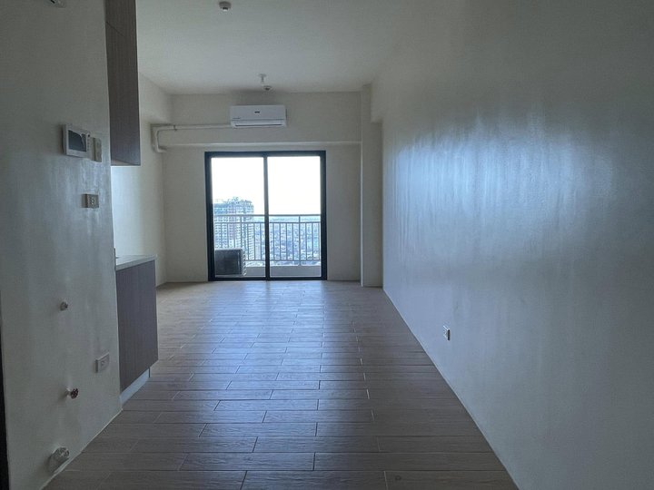 Studio Deluxe Condotel For Rent in Manila (Taft Ave near De La Salle Benilde)