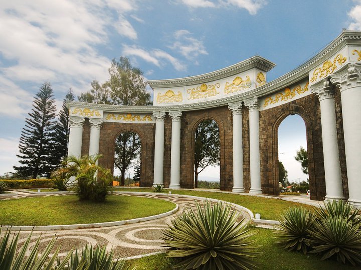 300 sqm Residential Lot For Sale in Royale Tagaytay Cavite