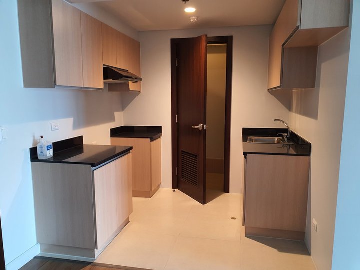 BELOW MARKET VALUE 1 Bedroom Residential Condo in Solstice by Alveo For Sale in Circuit Lane Makati