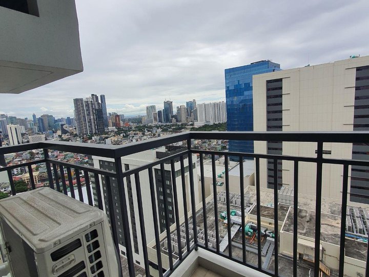 For LEASE 1 Bedroom Residential Condo in Solstice by Alveo For Sale in Circuit Lane Makati