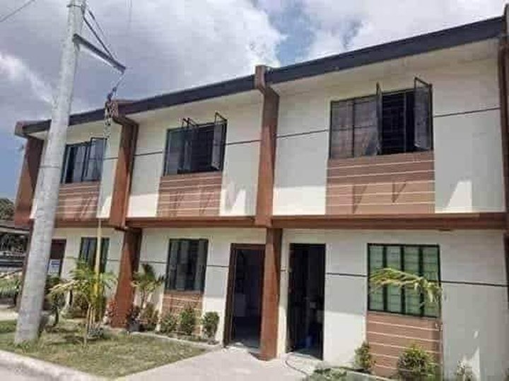 Pre selling House in lot In Savanna ville Imus