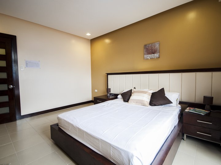 2 Bedroom Executive 80sqm Free weekly housekeeping, free wifi, cable ready, free parking