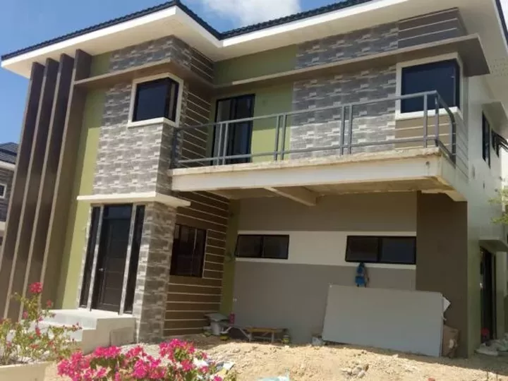 Own a 5-Bedroom Single-Detached House and Lot For Sale in an Exclusive ...