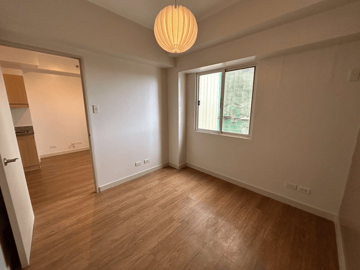 RUSH SALE!! 1 Bedroom Unit w/ Parking in Infina Towers, Aurora Boulevard, QC