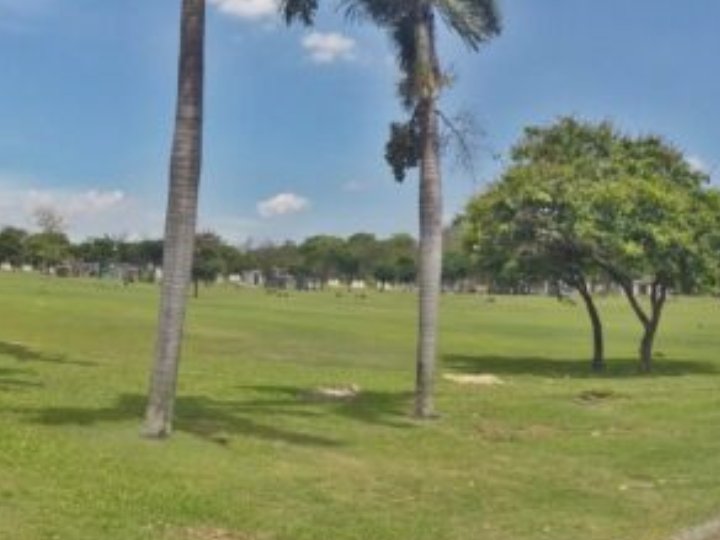 2 memorial lawn lots at Heritage Park, Taguig