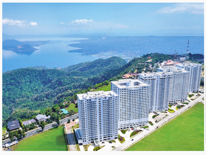 4 Bedrooms - Penthouse unit Taal lake View in Tagaytay
