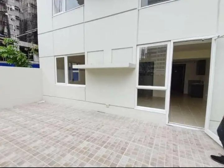 2br 70sqm with patio 25k monthly rent to own condo in boni Mrt