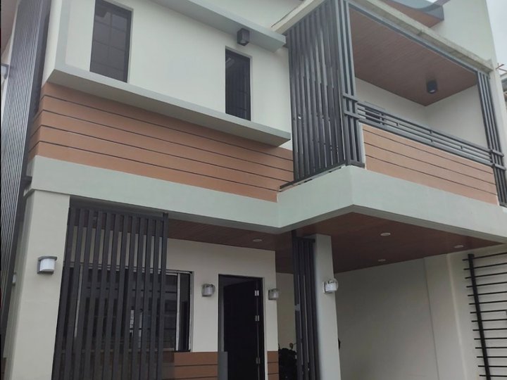 For sale house and lot in deparo Caloocan 4BRD