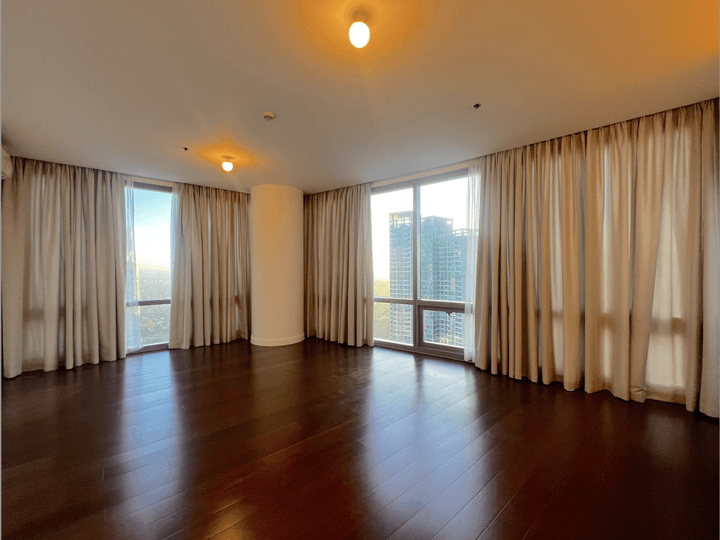For Sale: 2-Bedroom 2BR Residential Condo in BGC, Fort Bonifacio, Taguig City at The Suites