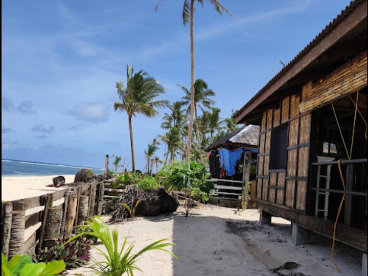 A 3313sqm beachfront property with three houses, 2 concrete and 1 Kubo. Has water & sewage system