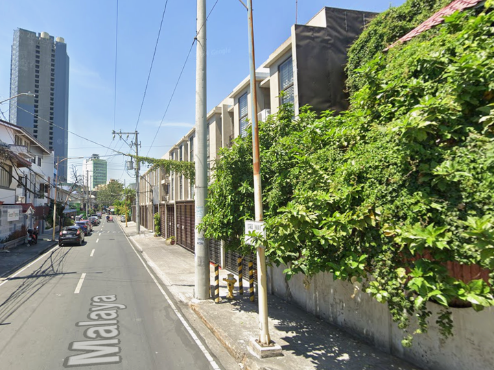 Prime Location House and Lot (dilapidated) in Mandaluyong near Boni Avenue, Metro Manila