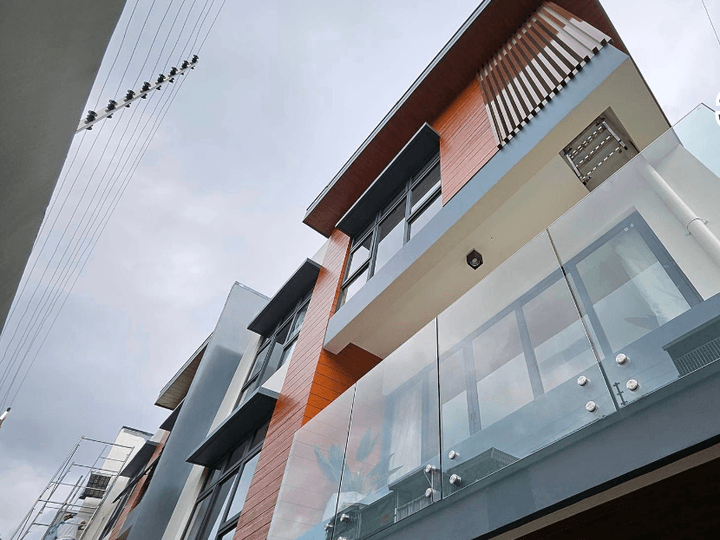 3-bedroom Townhouse For Sale in Cubao Quezon City / QC Metro Manila