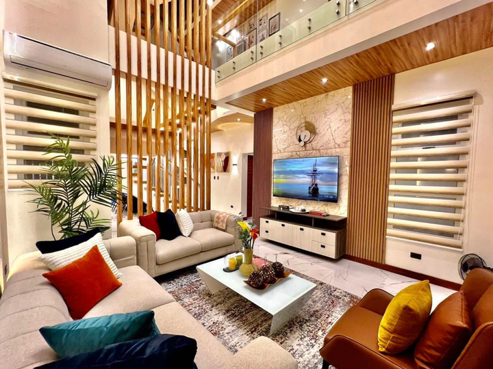 Generous Space, Great Location 7BR House in Greenwoods, Metro Manila