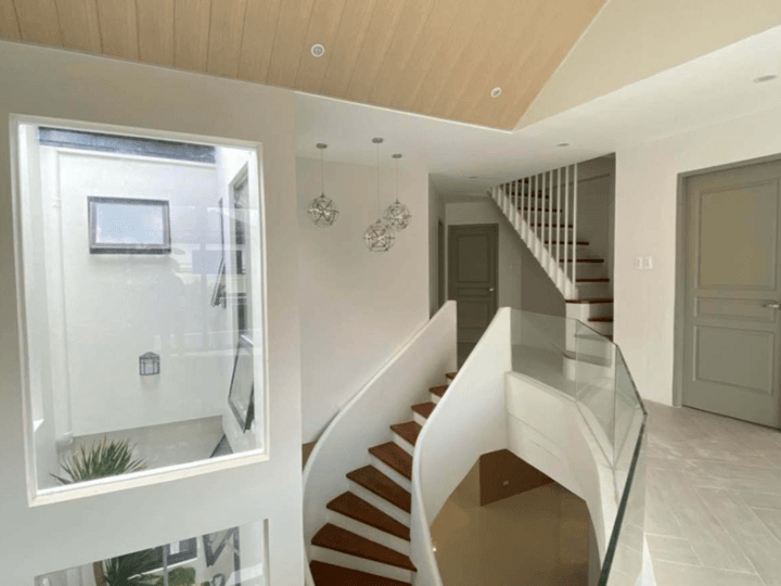 Luxurious 5 Bedroom Home in Prime Pasig Neighborhood