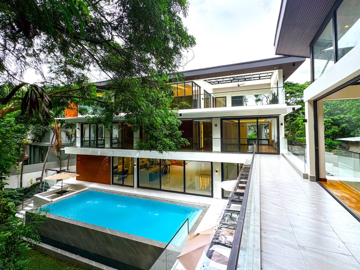 RFO Modern 6-bedroom House For Sale in Ayala Alabang