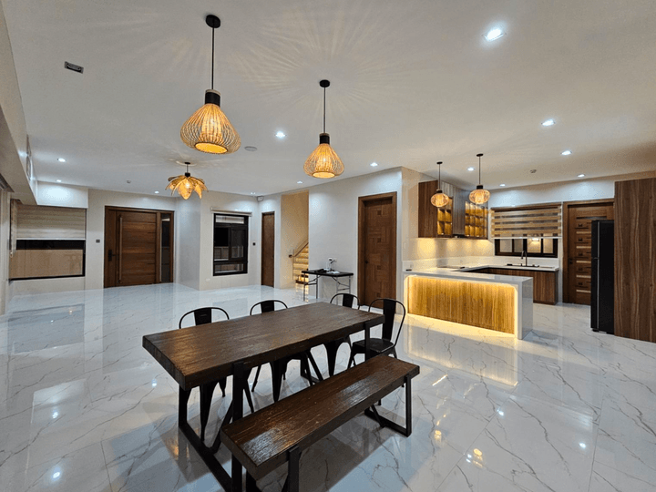 7 Bedrooms House in BF Homes Paranaque
