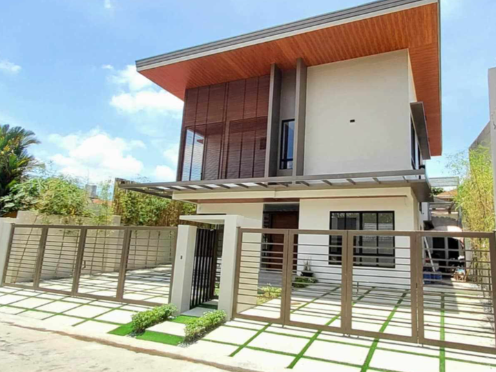 5-Bedroom House for Sale in BF Homes Las Pinas