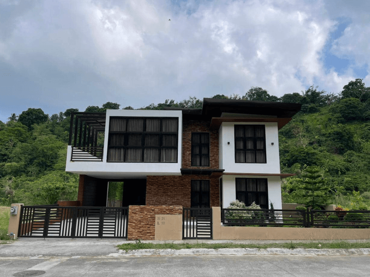 For Sale House & Lot in Twin Lakes Tagaytay