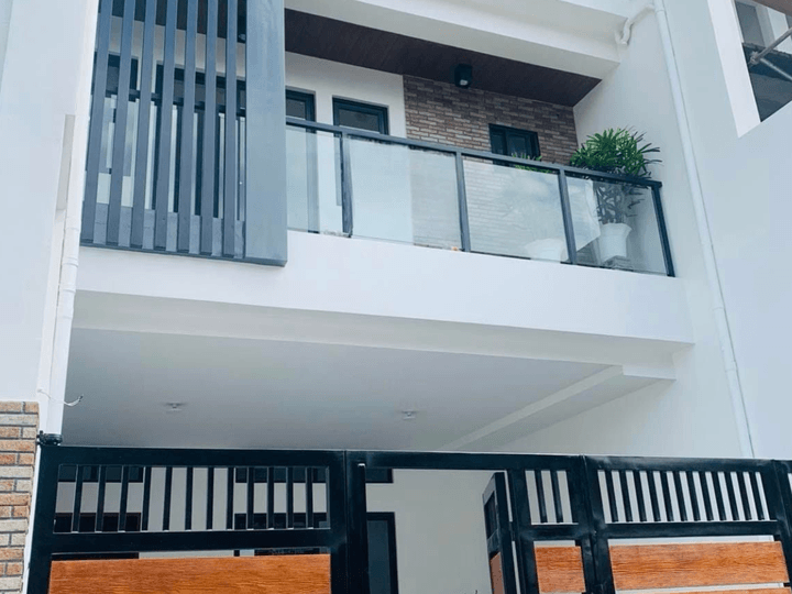 5-Bedroom House for Sale in UP Village Diliman, Quezon City