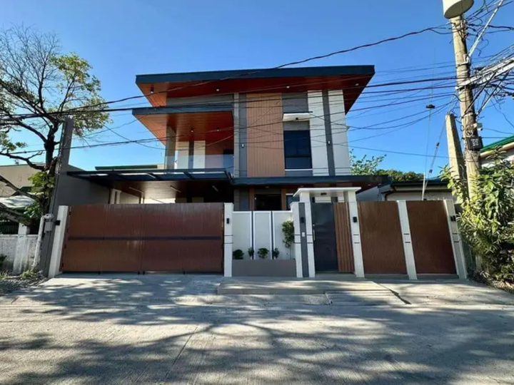 5-bedroom Single Attached House For Sale in Paranaque Metro Manila