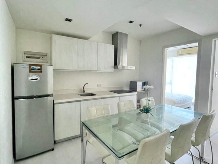 3BR UNIT WITH PARKING FOR SALE IN AZURE PARANAQUE