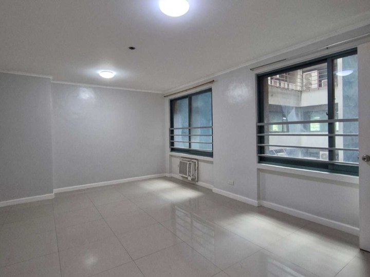 1 BR WITH PARKING FOR SALE IN WEST OF AYALA MAKATI