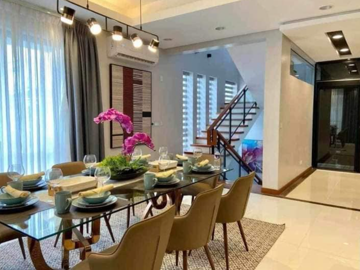 Astonishing Townhouse with 4-bedrooms For Sale in Manila