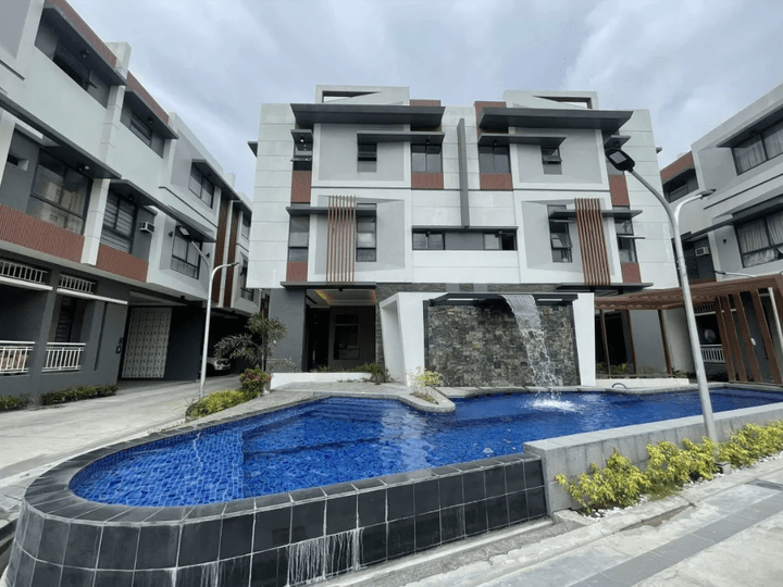 High-End Townhouse with 3-bedrooms For Sale in Quezon City