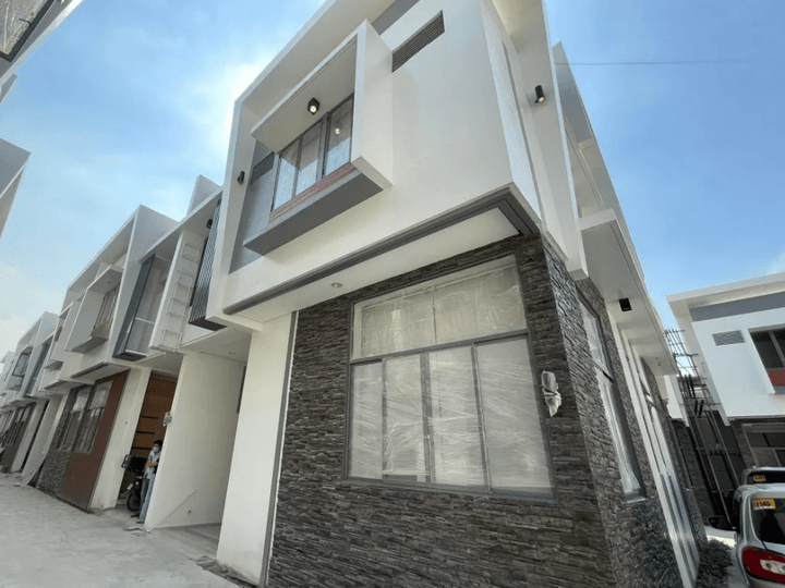 Modern Design Townhouse with 3-bedrooms For Sale in Quezon City