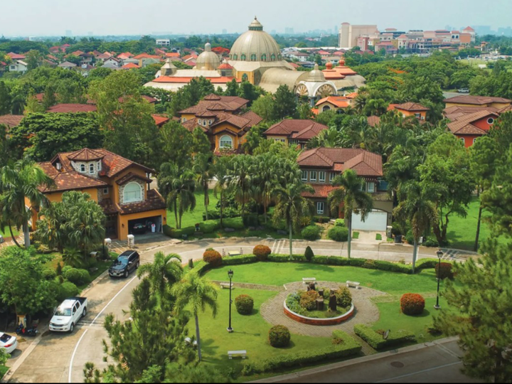 High End Residential Corner Lot For Sale in Las Pinas