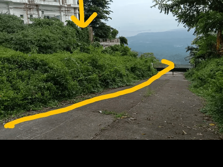 Overlooking Lot in tagaytay city