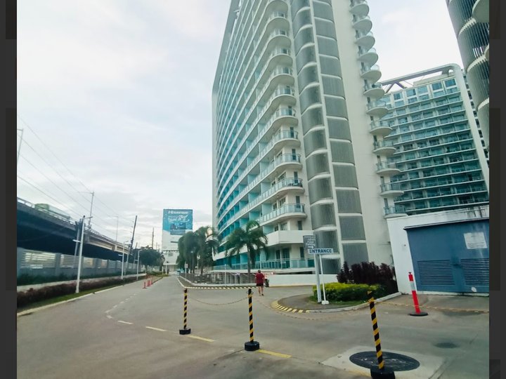 Azure Urban Resort Residences, Maui Tower, 18th Floor, 46.84 sqm 2-Bedroom in Paranaque