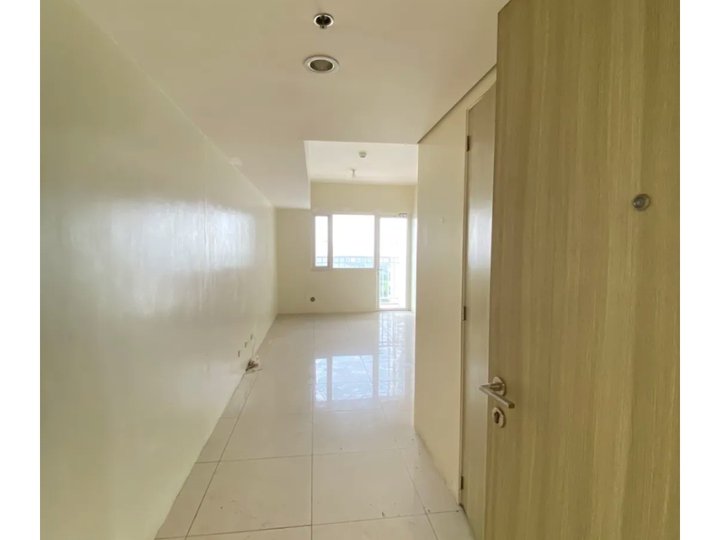 SMDC BREEZE RESIDENCES STUDIO WITH BALCONY