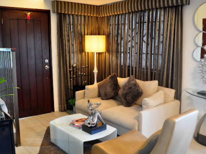 5-bedroom Townhouse For Sale in Dasmarinas Cavite