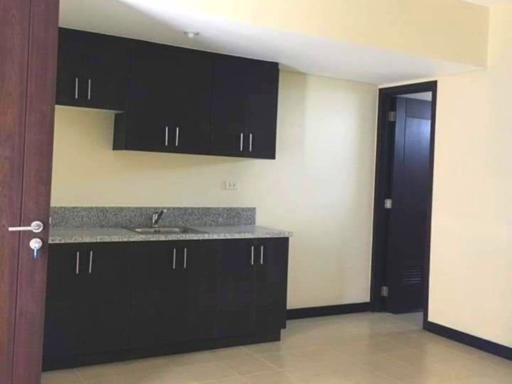 Affordable Condo for sale in Makati facing City View 30k/month!