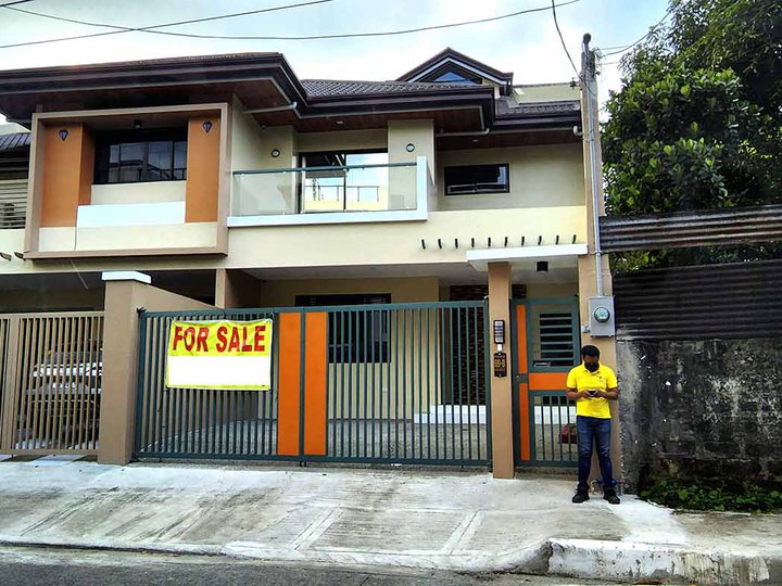 4-bedroom Single Attached House For Sale in Diliman Quezon City / QC