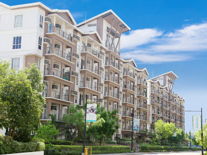 Modern studio condo in tranquil Suntrust Shanata community