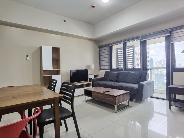 Spacious 1bedroom with balcony in Salcedo Makati