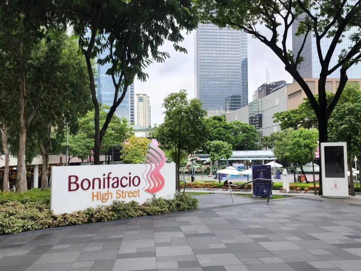 For Rent Lease Office Space Bonifacio High Street in BGC