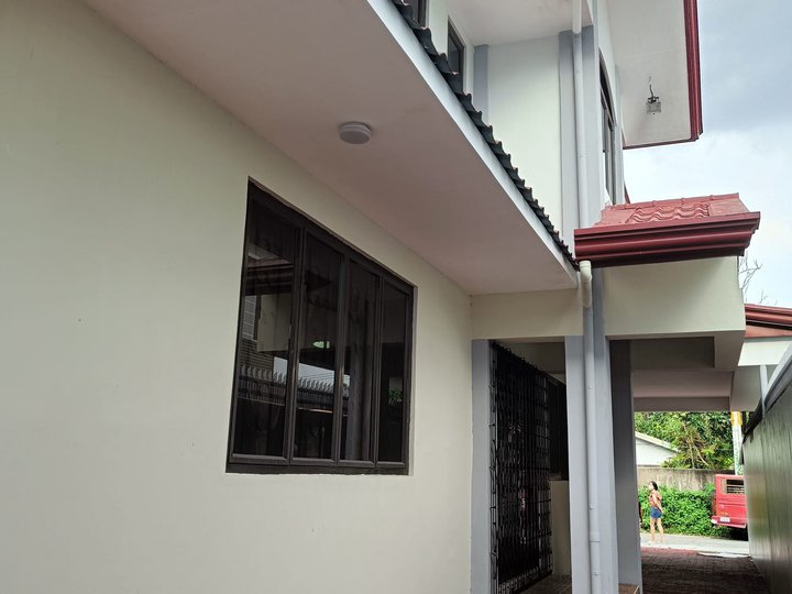 5 BR House with Dipping Pool in Timog Park Angeles City FOR RENT