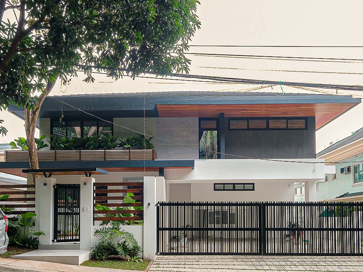 5-bedroom House For Sale Ayala Heights, Quezon City / QC