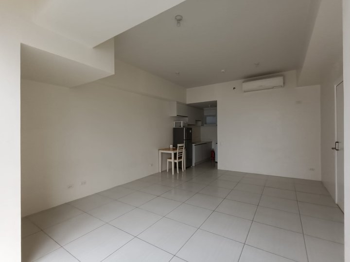 Partially Furnished 35.55 sqm Studio Condo For Rent in Mandaluyong
