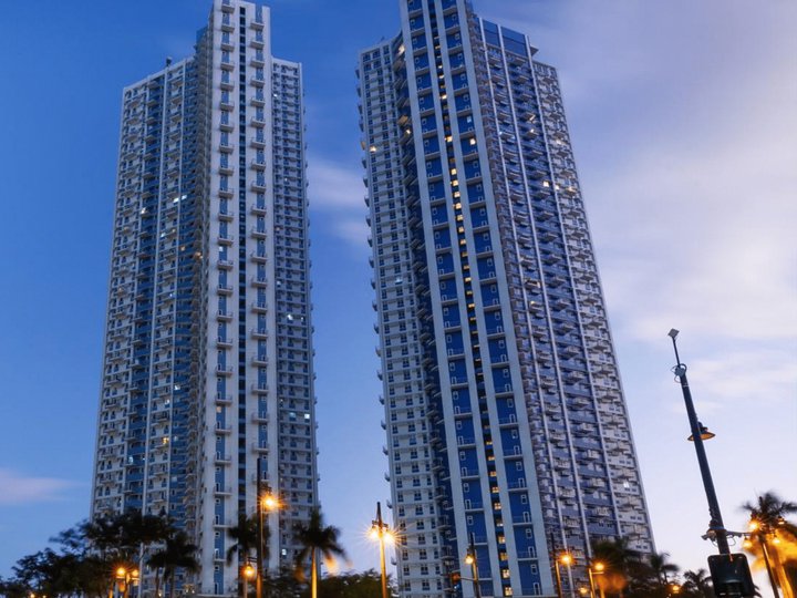The Trion Towers - Bonifacio Global City - Award Winning Development