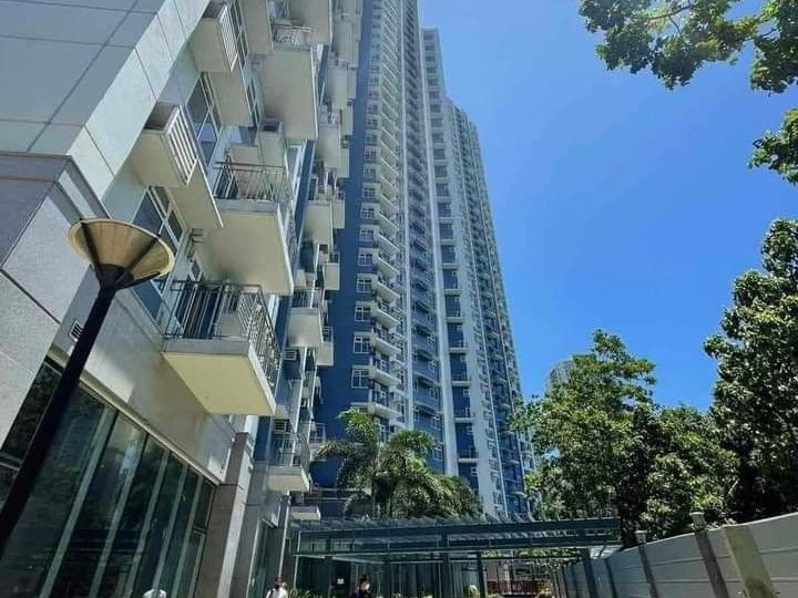 2 Bedroom in BGC beside sm aura 5% downpayment to move in