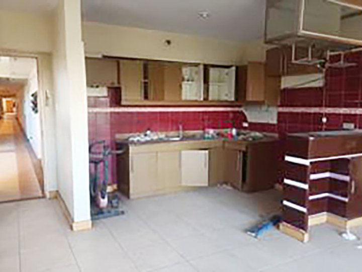 Foreclosed 75.00 sqm 3-bedroom Condo For Sale Cedar Crest in Taguig Unit 322