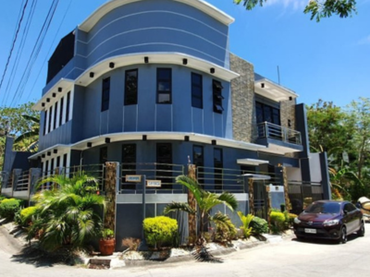 5 Bedroom  2 Storey House and lot in Muntinlupa