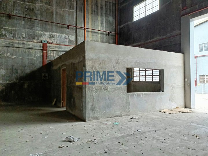 High Ceiling Warehouse Property For Lease in Valenzuela Metro Manila
