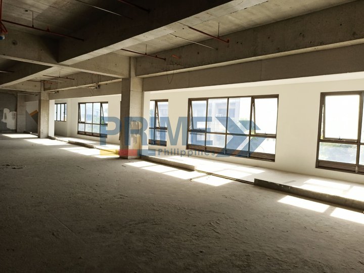 Commercial Space For Lease in QC